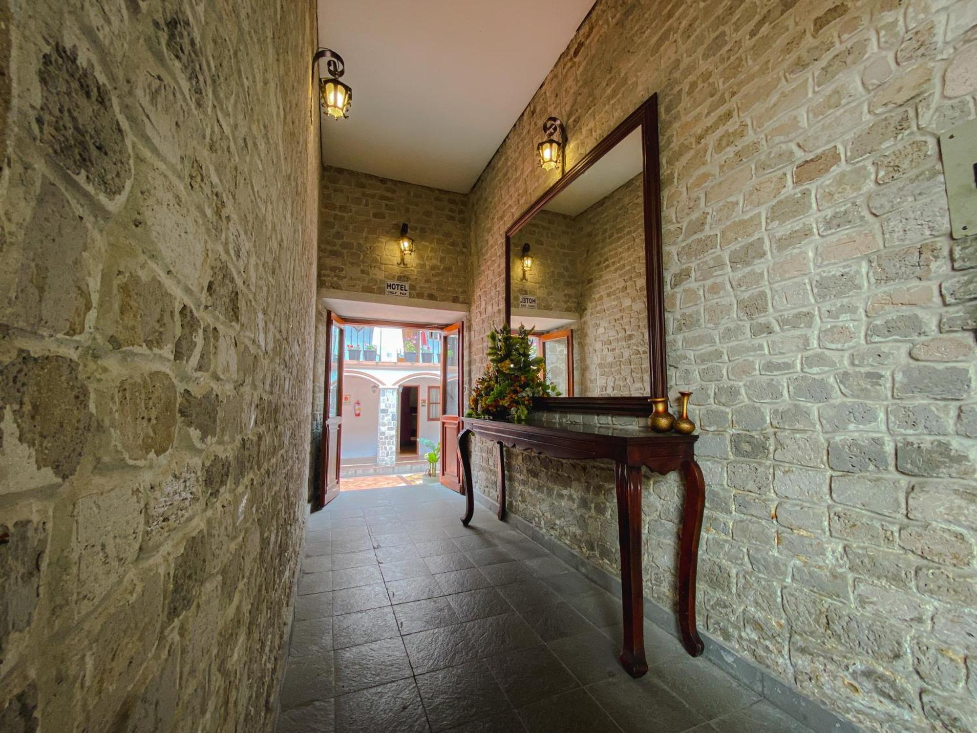 Golden Rest Latacunga Hotel Ngoại thất bức ảnh