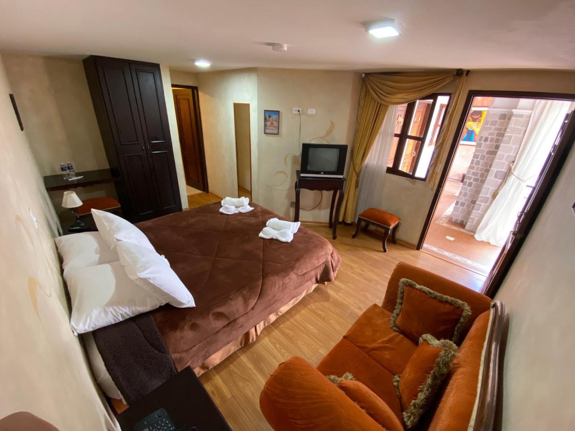 Golden Rest Latacunga Hotel Ngoại thất bức ảnh