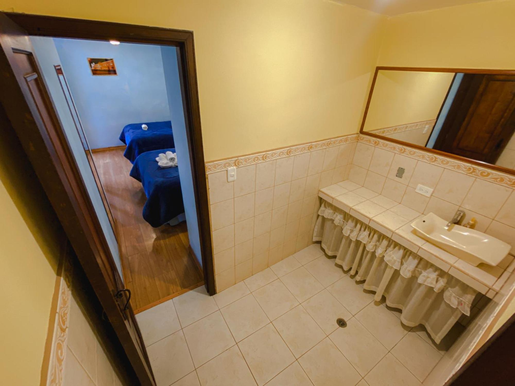 Golden Rest Latacunga Hotel Phòng bức ảnh